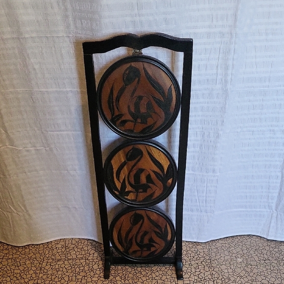 Wooden Folding Pie Stand with Artistic Design - Picture 2 of 6